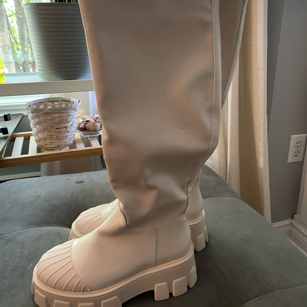 Truffle Collection Chunky Boot- NWOT- EUR 37